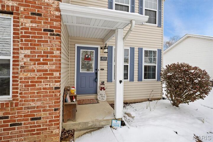 Property Photo: 410 Ring Of Kerry Drive IL 62221