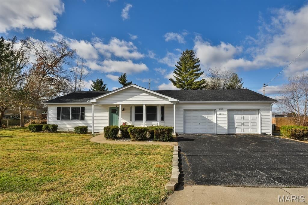 Property Photo:  1819 Oak Tree Street  MO 63376 