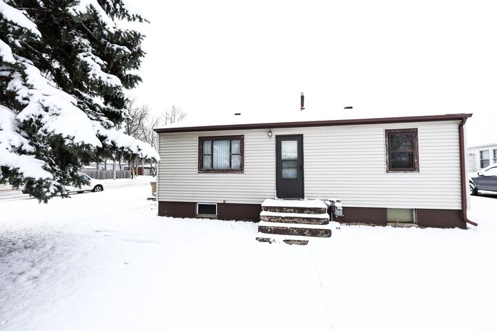 Property Photo: 1444 4th St SW ND 58701