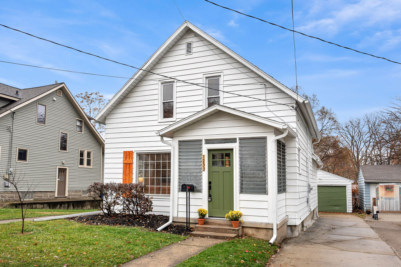 Property Photo: 1233 Emerald Avenue NE MI 49505