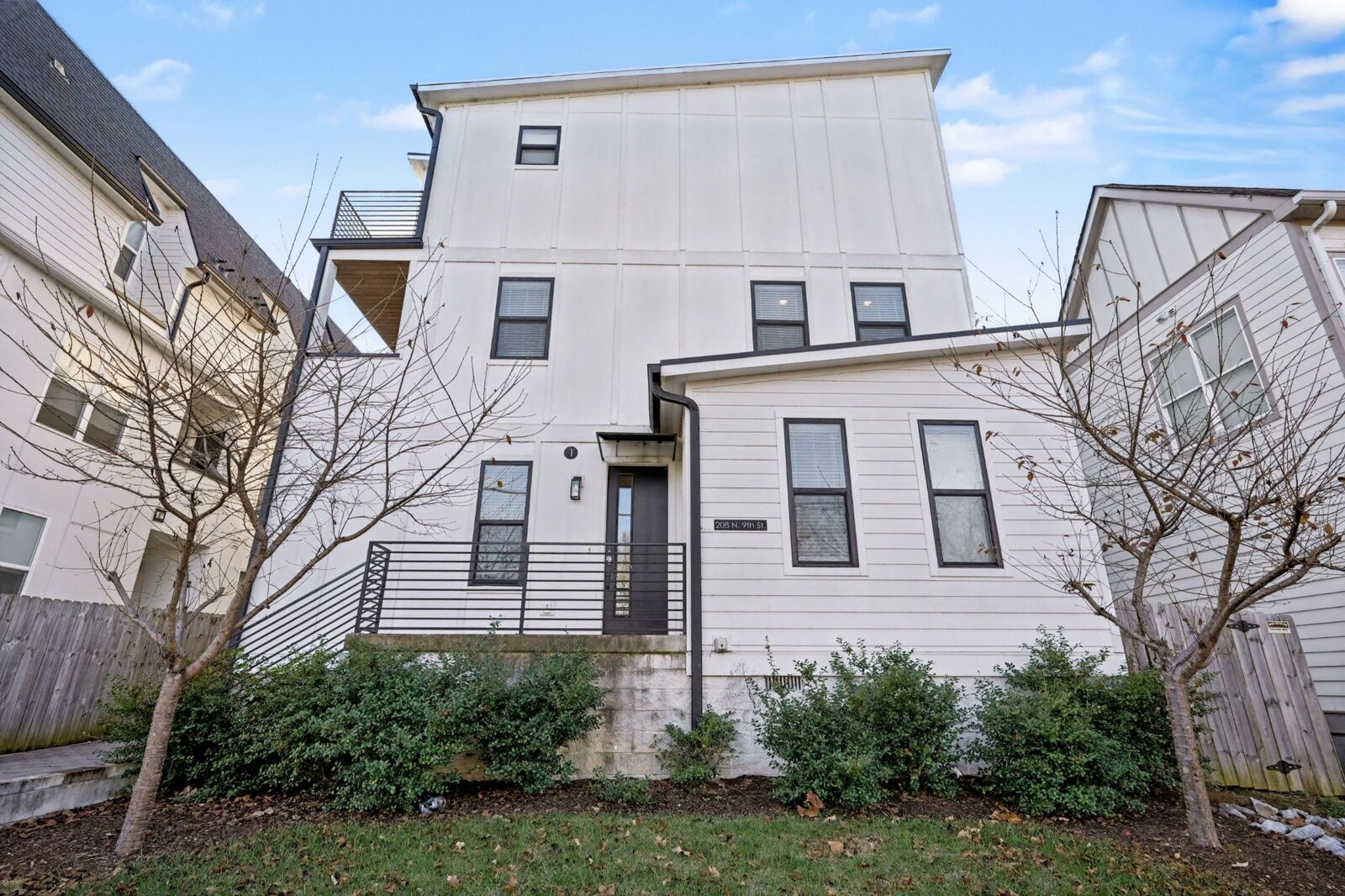 Property Photo: 208 N 9th St 1 TN 37206