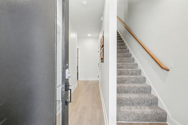 Property Photo:  208 N 9th St 3  TN 37206 