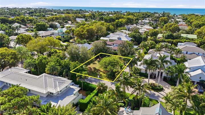 Property Photo:  245 5th Street N  FL 34102 