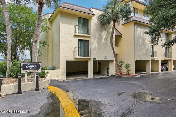 Property Photo: 2201 Astor Street 6 FL 32073