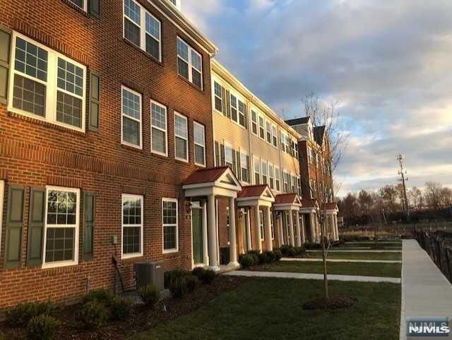 32 Litchfield Lane  Fair Lawn NJ 07410 photo