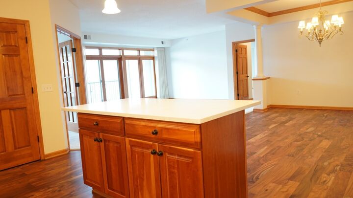 Property Photo:  5250 Grandview Square 2212  MN 55436 