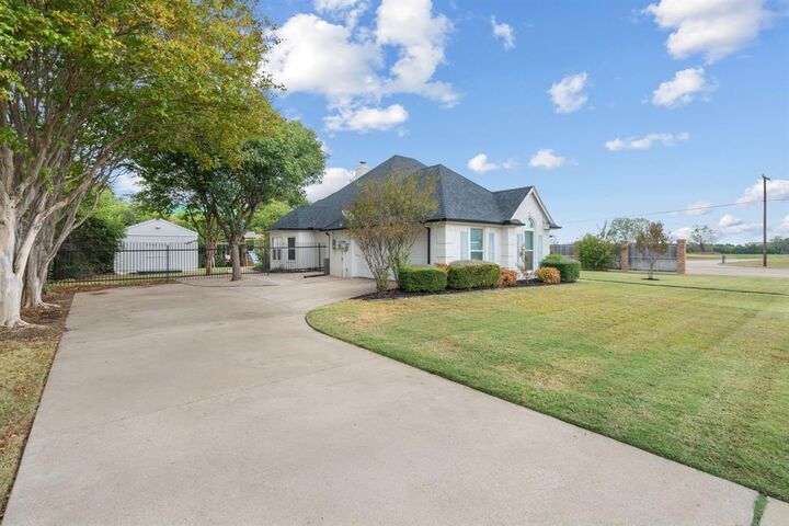 Property Photo: 100 Sumner Lane TX 75165