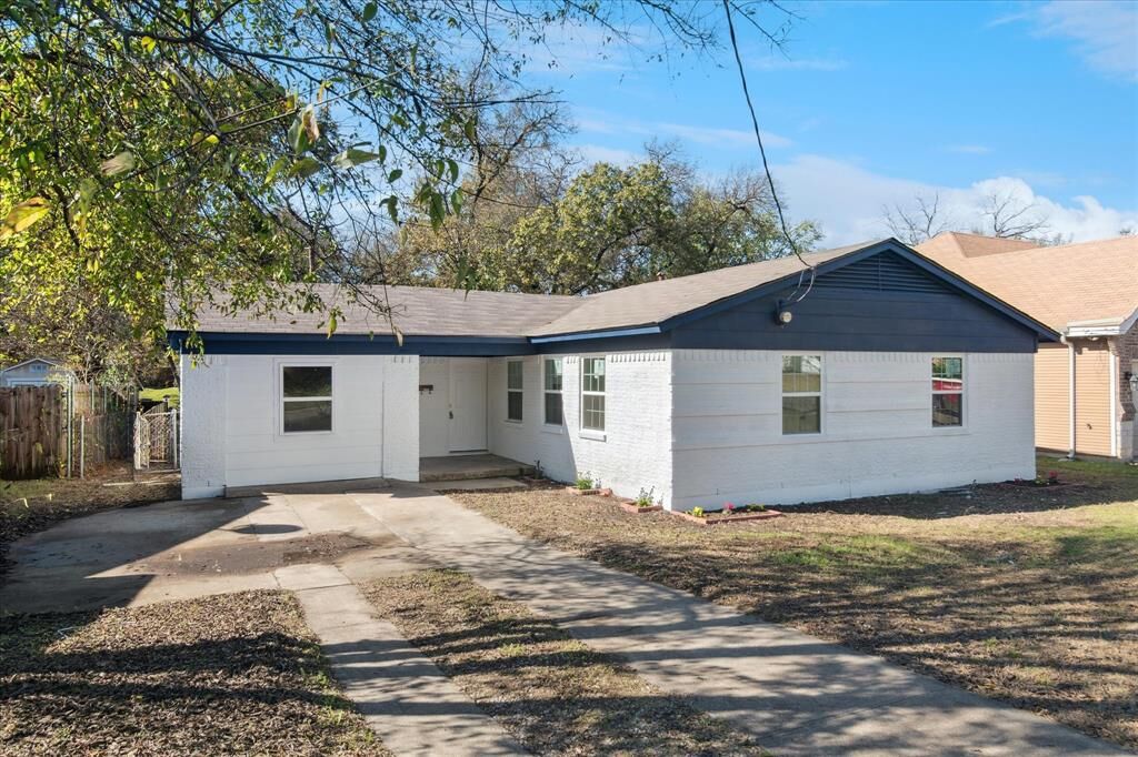 Property Photo: 4045 Wind River Drive TX 75216