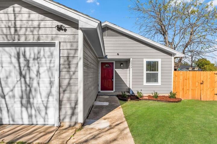 Property Photo:  2933 Lucinda Lane  TX 76119 