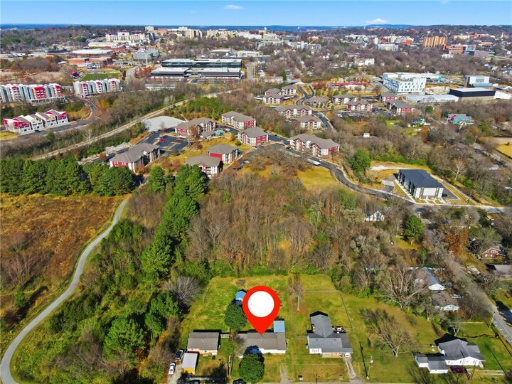 Property Photo:  902 W 12th Street  AR 72701 