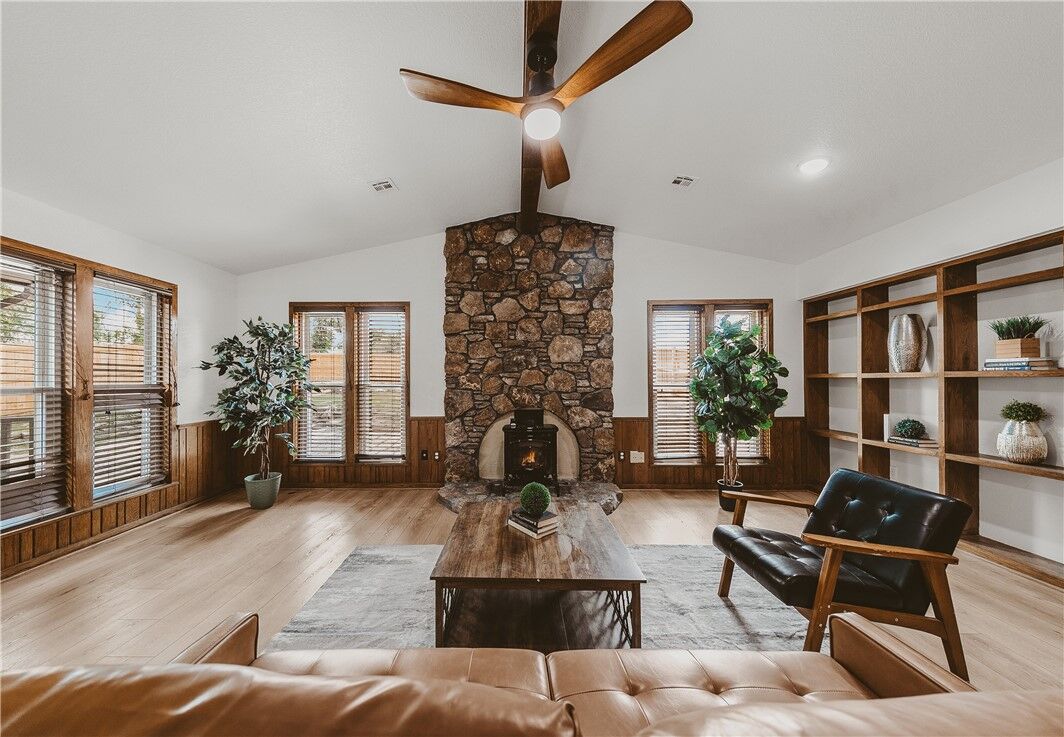 Property Photo: 916 S 25th Place AR 72758