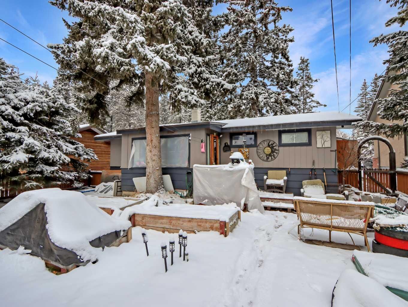 Property Photo:  813 13th Street  AB T1W 1W5 