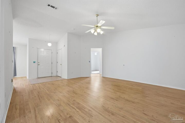 Property Photo: 4327 Chantilly Way FL 32583