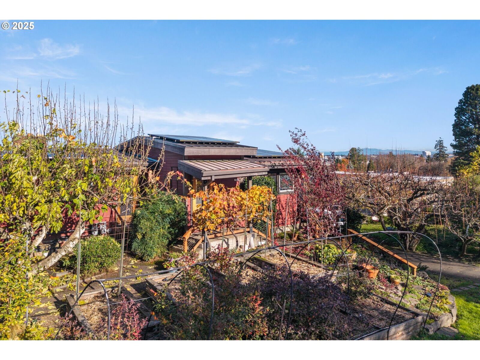 Property Photo:  2705 NW Pettygrove St  OR 97210 