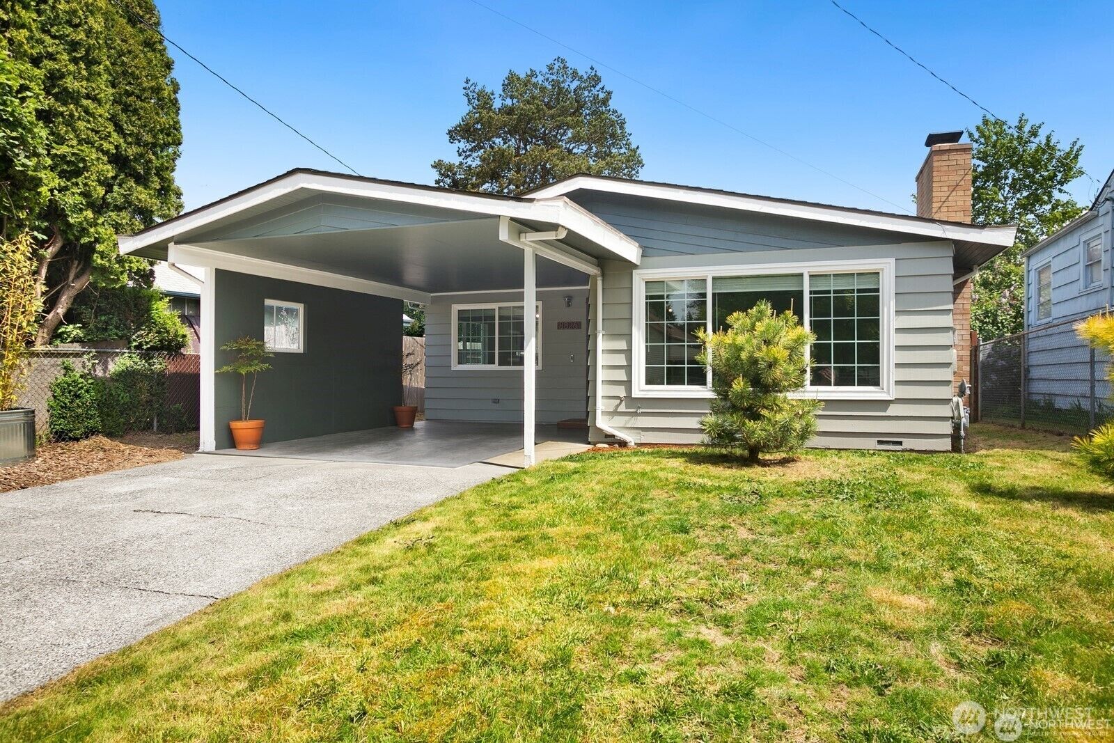 Property Photo:  8826  10th Avenue SW  WA 98106 