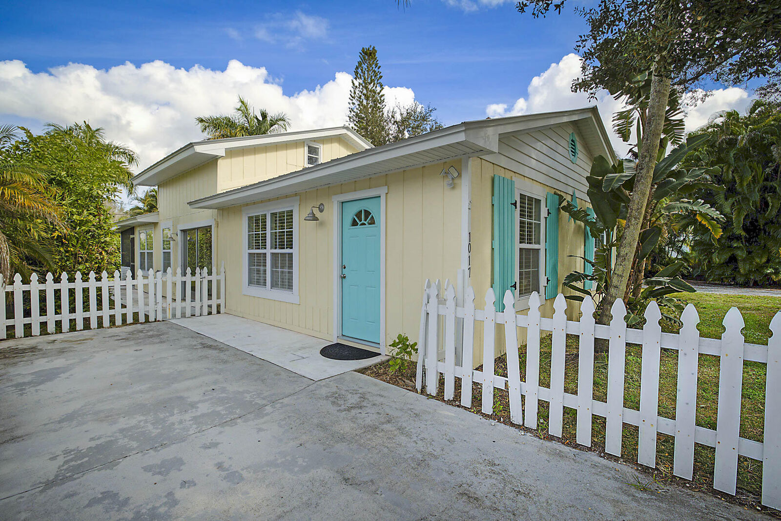 Property Photo: 1017 SW Spruce Street FL 34990