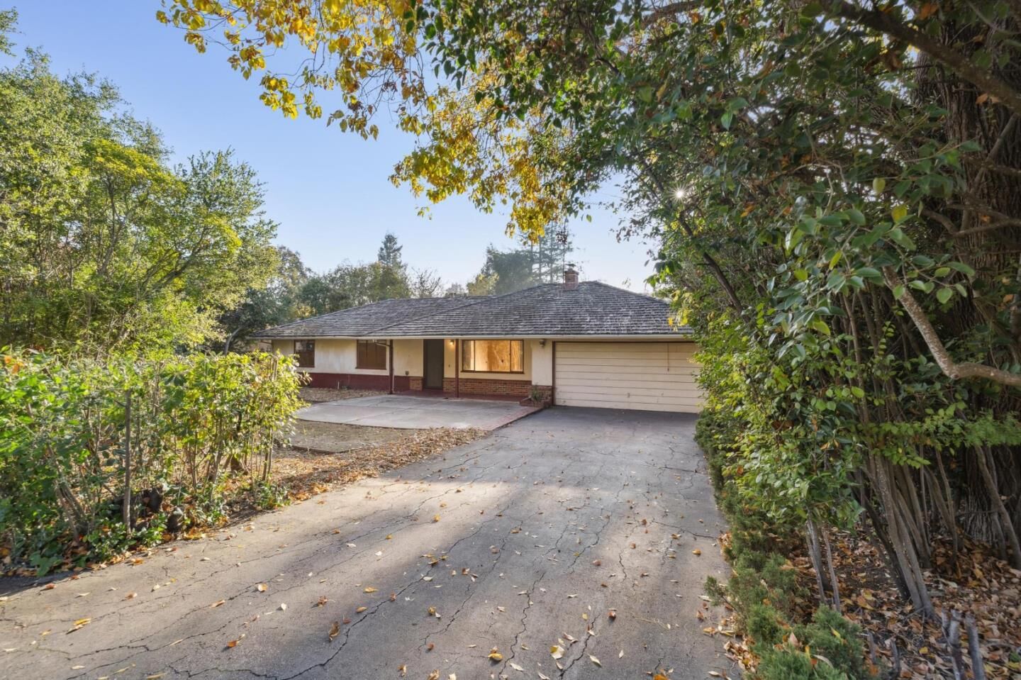 Property Photo:  442 Knoll Drive  CA 94024 