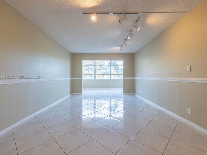 Property Photo: 6600 Cypress Rd 406 FL 33317