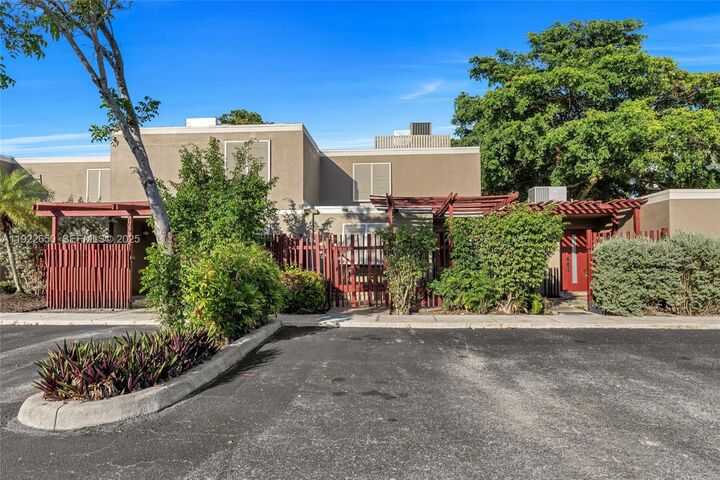 10911 Cedar Ln  Pembroke Pines FL 33026 photo