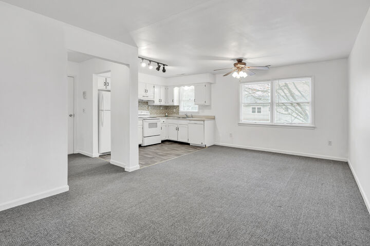 Property Photo: 105 Carriage Path South 105 CT 06460