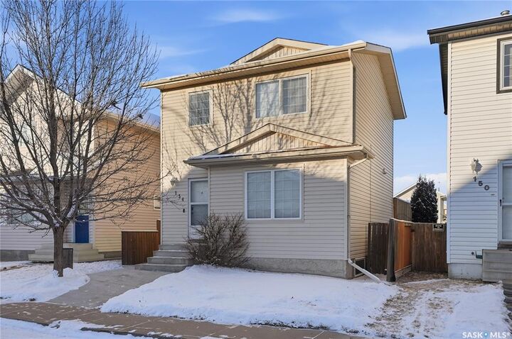 Property Photo: 154 Blakeney Crescent SK S7L 7N4