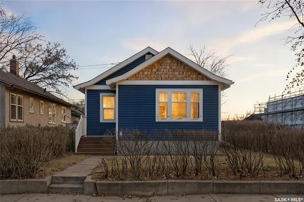 Property Photo:  1214 B Avenue N  SK S7L 1G3 