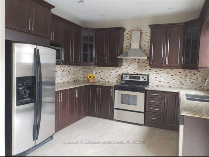 Property Photo: 21 Bentgrass Lane ON L7A 3K4