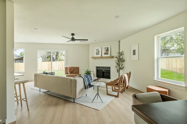 Property Photo: 506 Green Valley Cove TX 78660