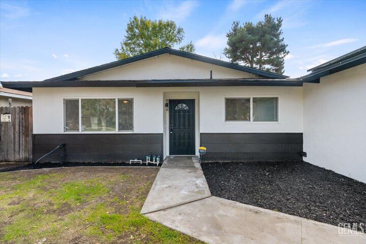 Property Photo: 1125 Washington Avenue CA 93308