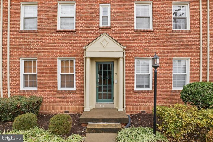 Property Photo:  7 Russell Road  VA 22301 