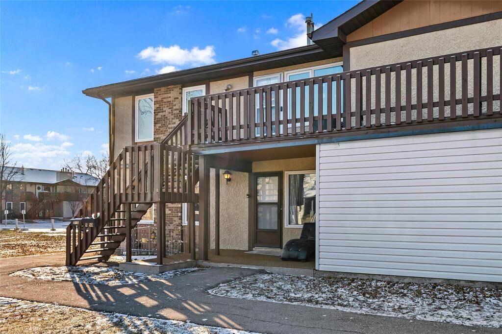 Property Photo:  50 Paddington Road  MB R2N 1P7 