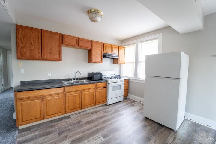 Property Photo: 611 Prospect Place OH 45229