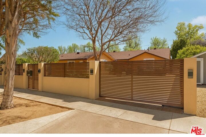 Property Photo:  5240 Buffalo Ave  CA 91401 