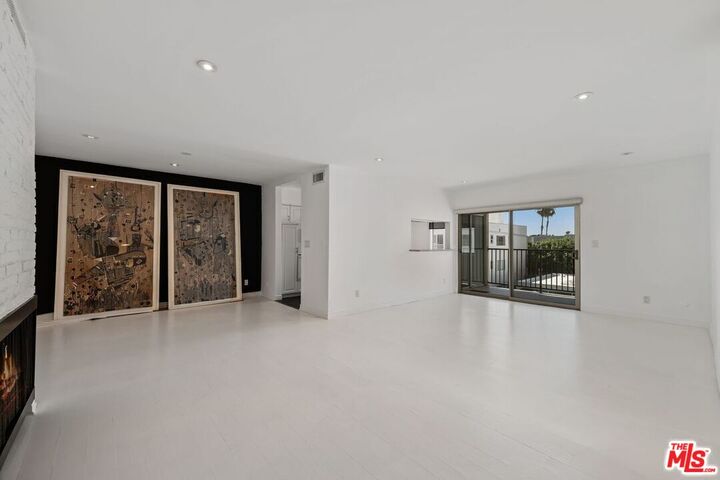 Property Photo:  949 N Kings Rd  CA 90069 