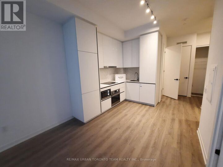 Property Photo: 8 Interchange Way 3615 ON L4K 5Z7