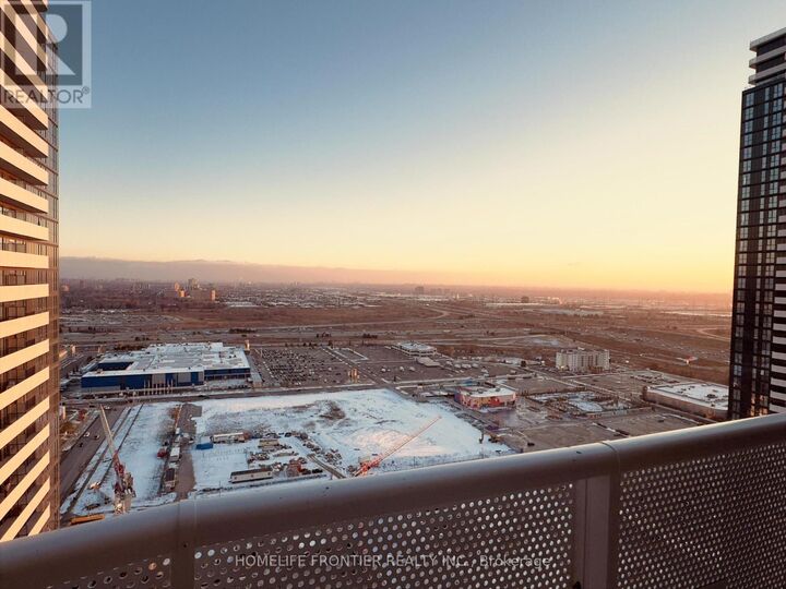 Property Photo:  8 Interchange Way South 3510  ON L4K 0R2 