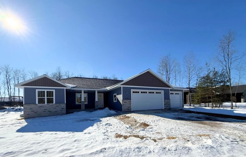 Property Photo:  621 Amberwood Way  WI 54467 