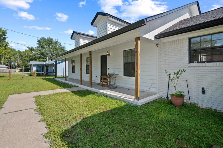 Property Photo: 403 Juniper Drive FL 32536