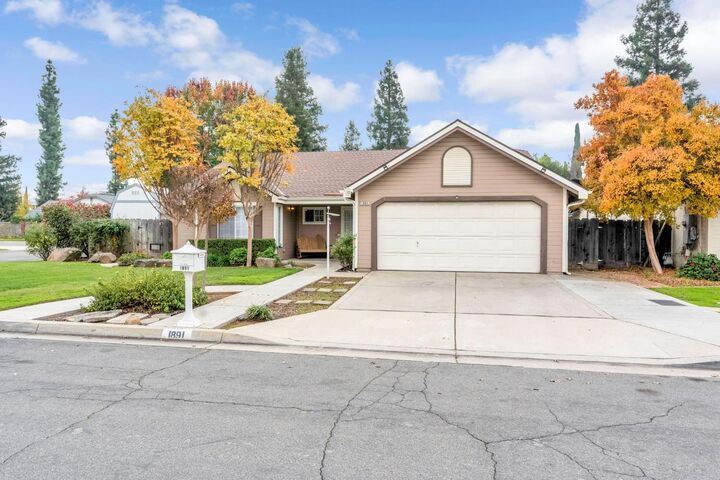 Property Photo:  1891 E El Paso Avenue  CA 93720 