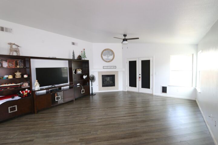 Property Photo:  5574 W Pine Avenue  CA 93722 