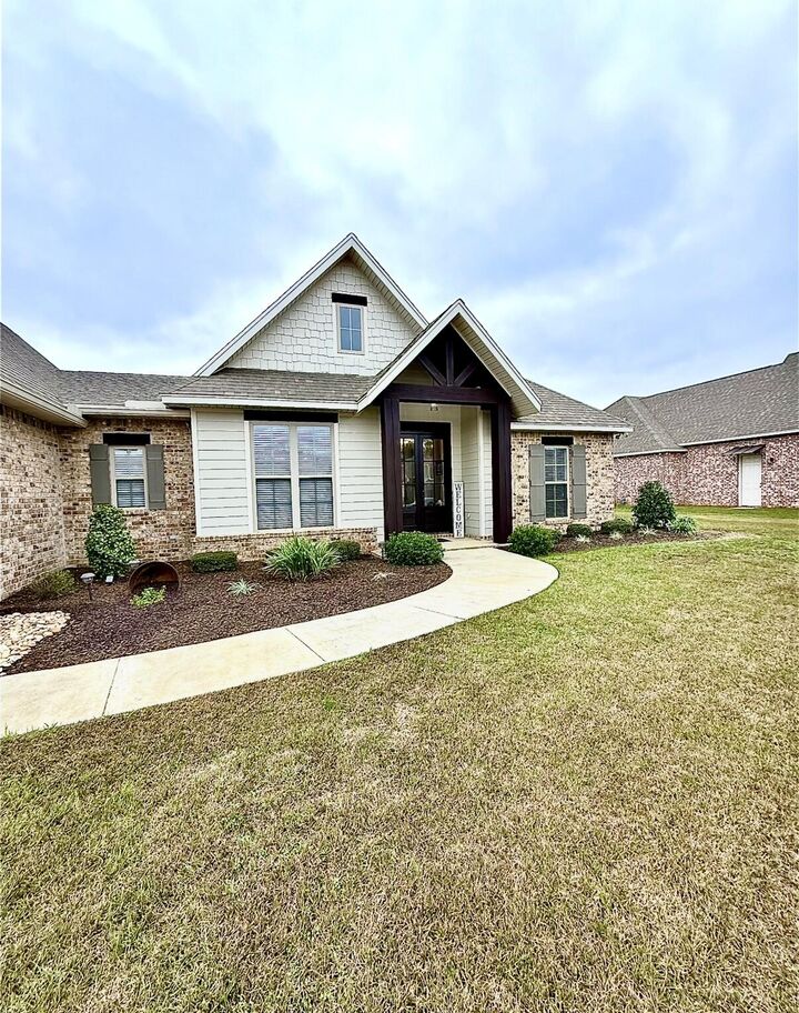 Property Photo: 38 Copperfield Dr. MS 39402
