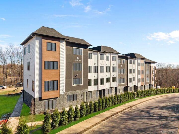 Property Photo:  5 Valley Way 220  NY 10977 
