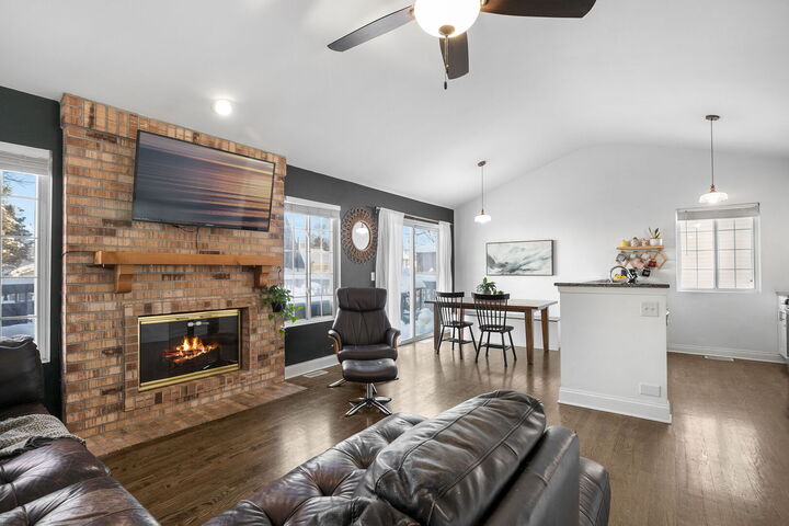 Property Photo:  1590 Fairport Drive  IL 60030 