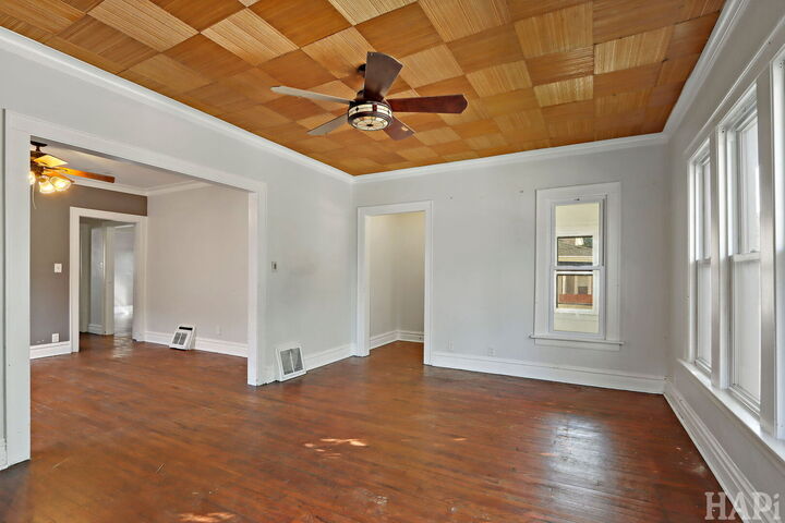 Property Photo:  619 N Butrick Street  IL 60085 