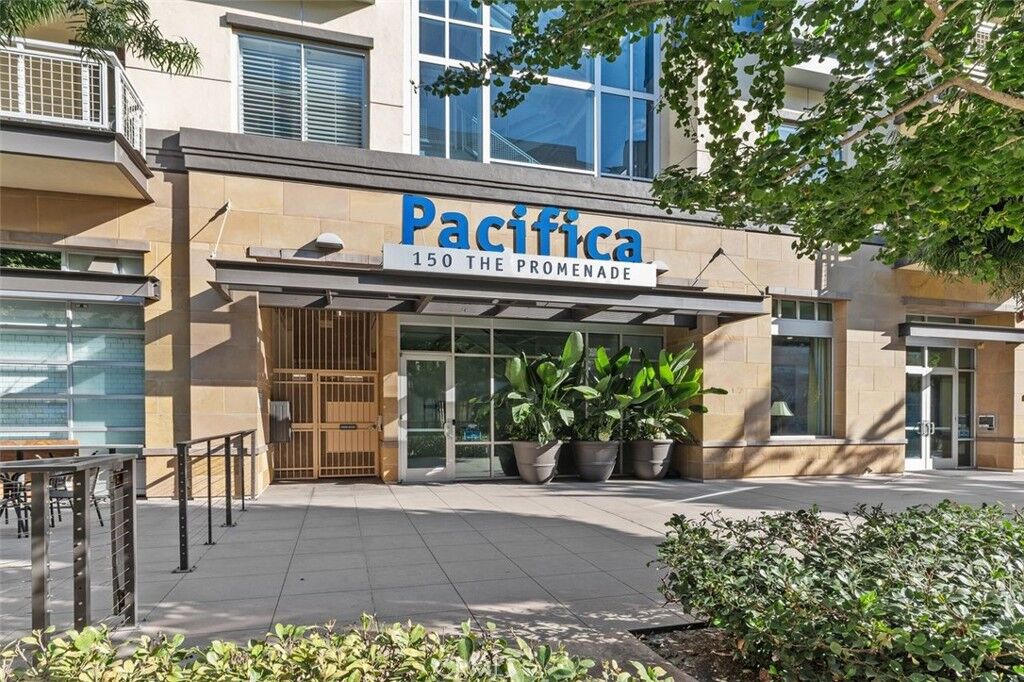 Property Photo:  150 The Promenade N 202  CA 90802 