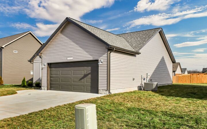 Property Photo:  207 Donegal Dr  TN 37042 