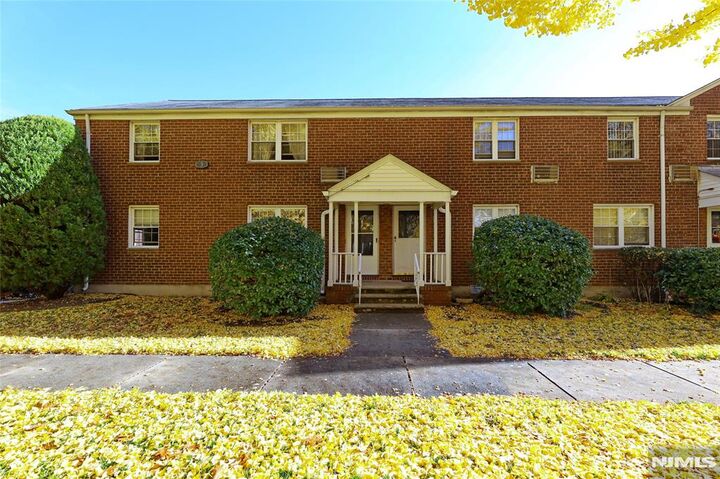 Property Photo:  40 Clark Court 104  NJ 07070 