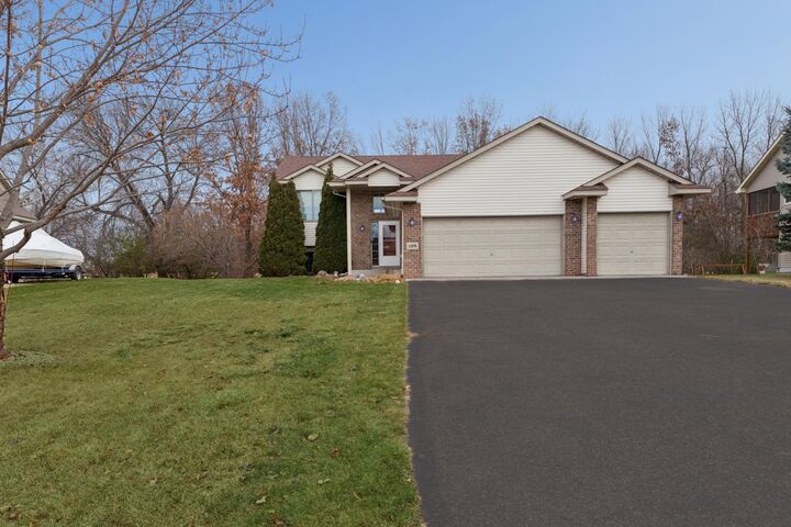 Property Photo: 11876 N Meadow Curve MN 55045