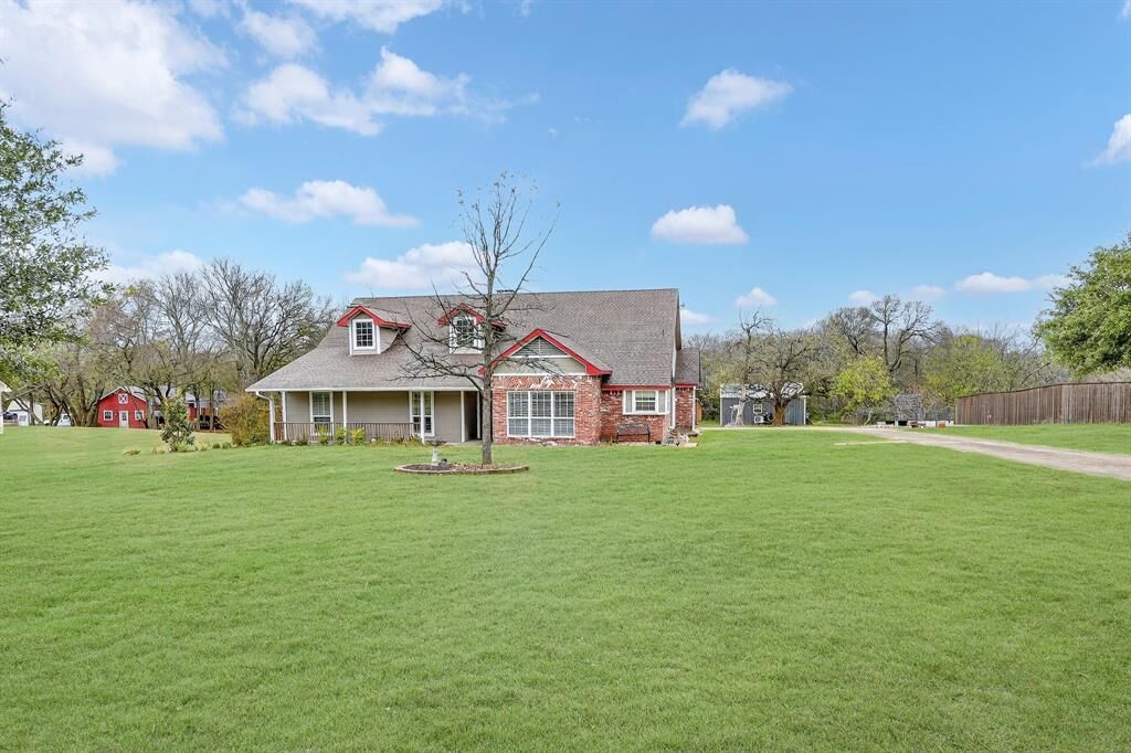 Property Photo:  130 Woodcreek Drive  TX 75407 