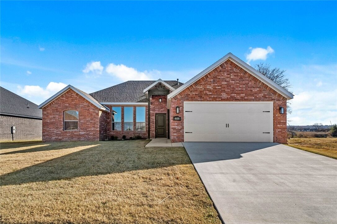 Property Photo:  4608 W Triangle Street  AR 72704 
